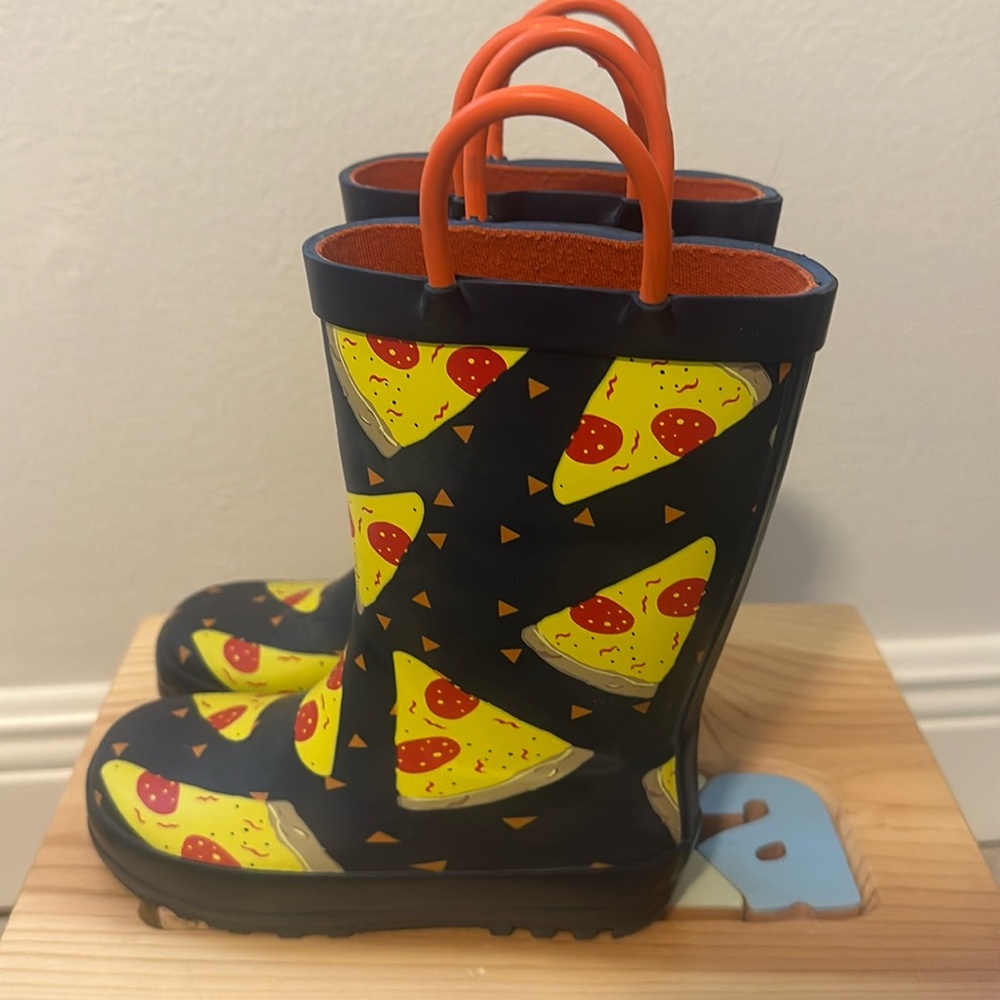 Cat & Jack Pizza Rainboots toddler size 9